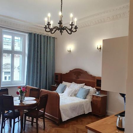 Prestige Aparthotel Piotrkowska 82 - Wyjatkowy Widok Na Deptak Лодзь Екстер'єр фото